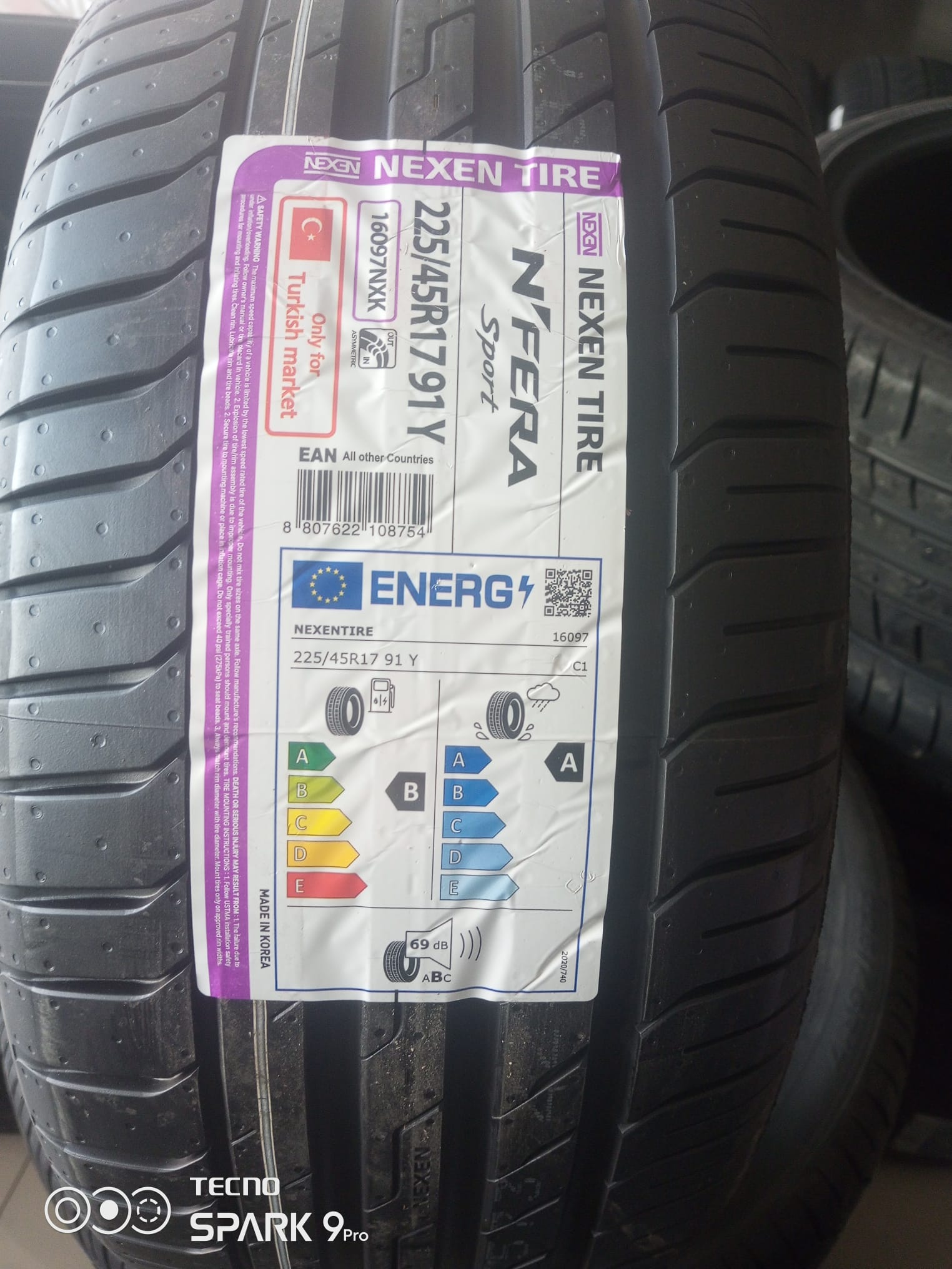 225/45R17 NEXEN